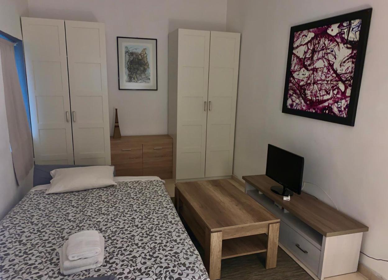 Apartment City Center Eighty-Five Барі Екстер'єр фото