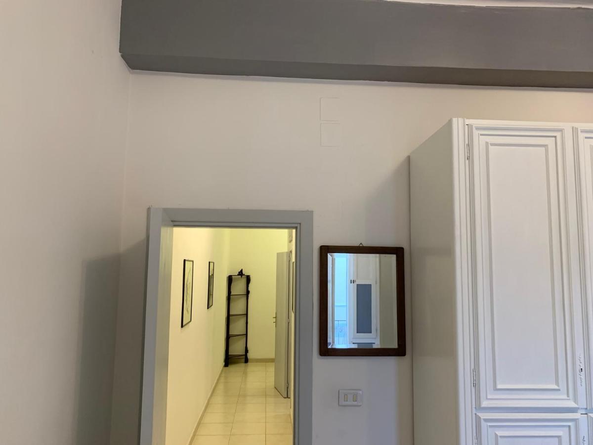 Apartment City Center Eighty-Five Барі Екстер'єр фото