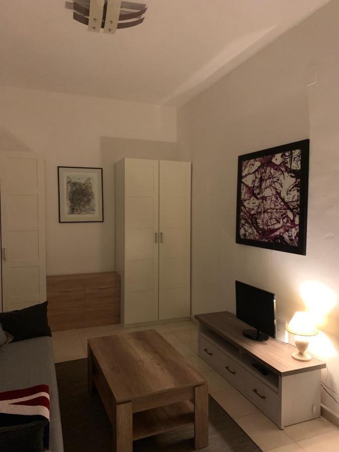 Apartment City Center Eighty-Five Барі Екстер'єр фото